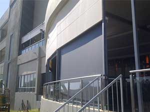 Transparent screens and roller blinds from outside Antonnio's